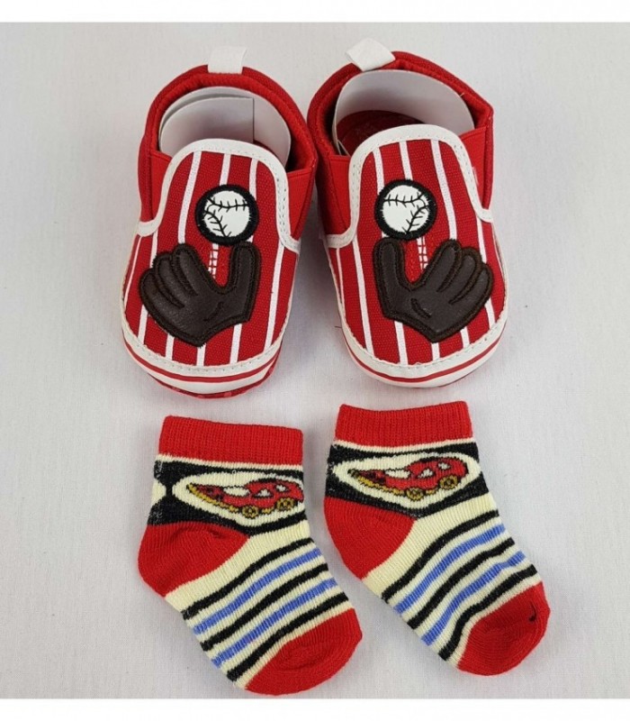 ZAPATITO PARA BEBE CON MEDIA - COLOR ROJO