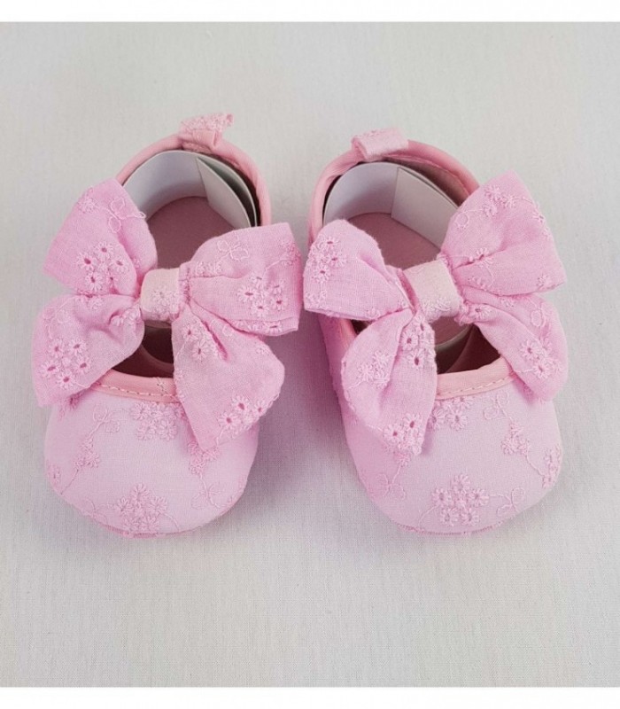 ZAPATITO CON BORDADO PARA BEBE - COLOR ROSADA