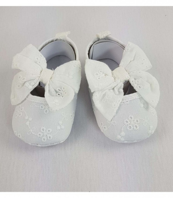 ZAPATITO CON BORDADO PARA BEBE - COLOR BLANCO